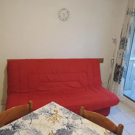 Calm Flat 칸느